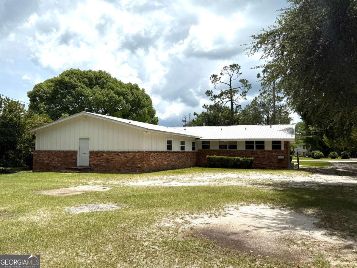 643 E Main ST