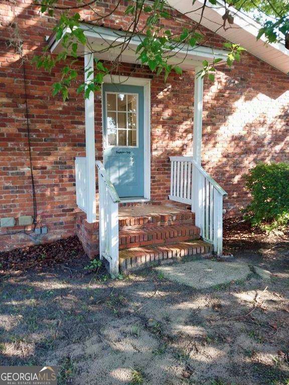 643 E Main ST