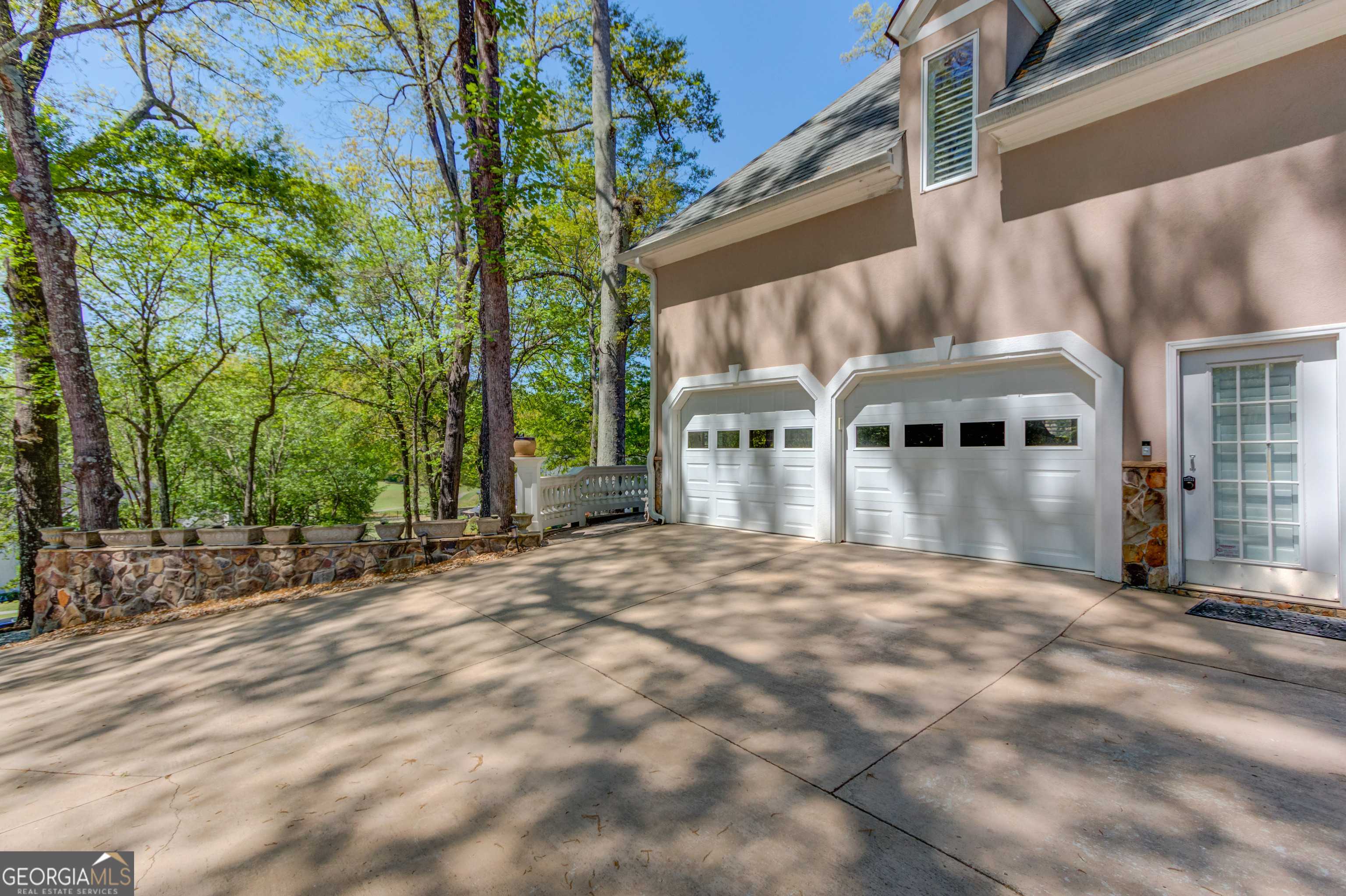 2043 Burgundy DR