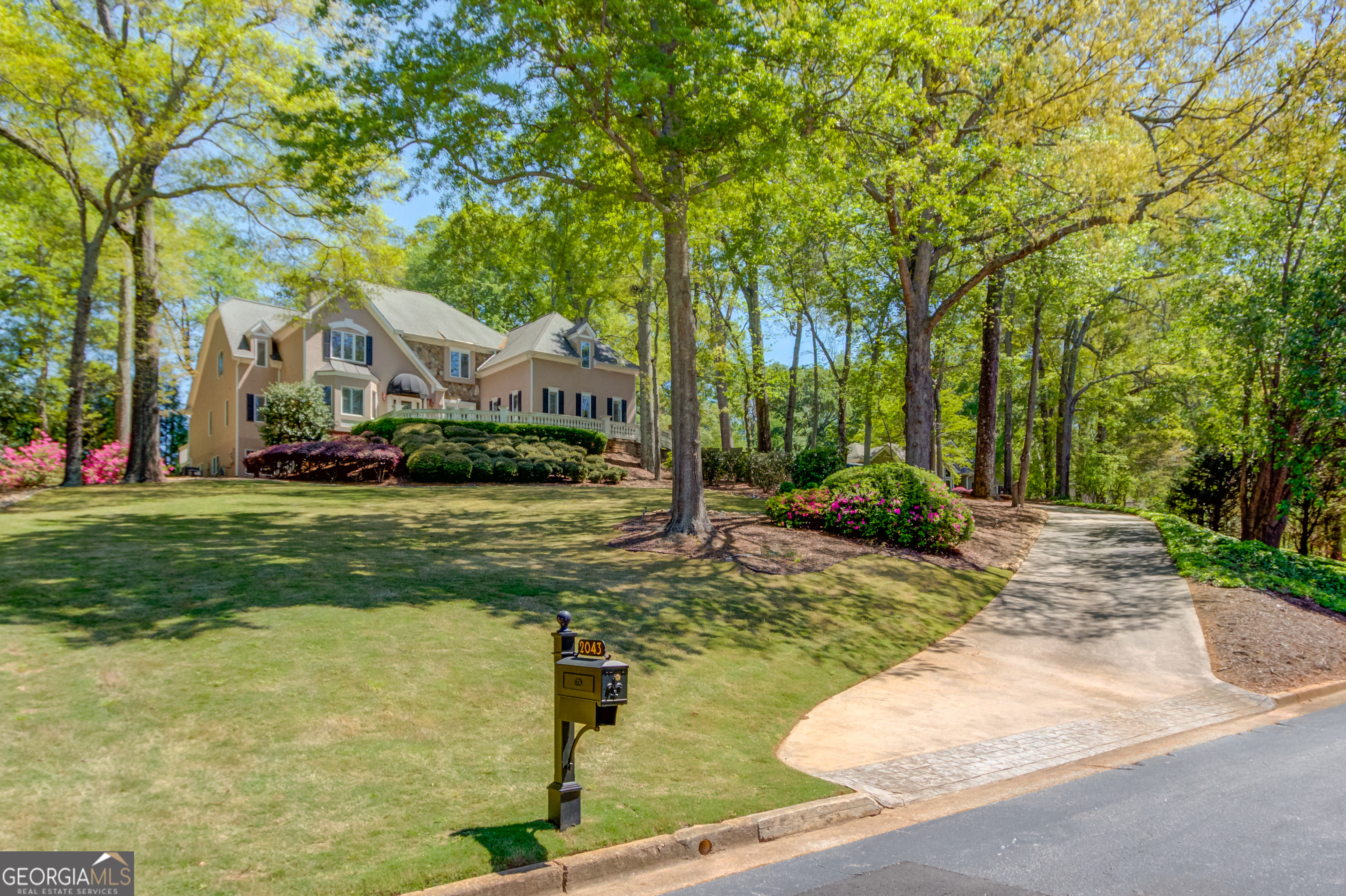 2043 Burgundy DR