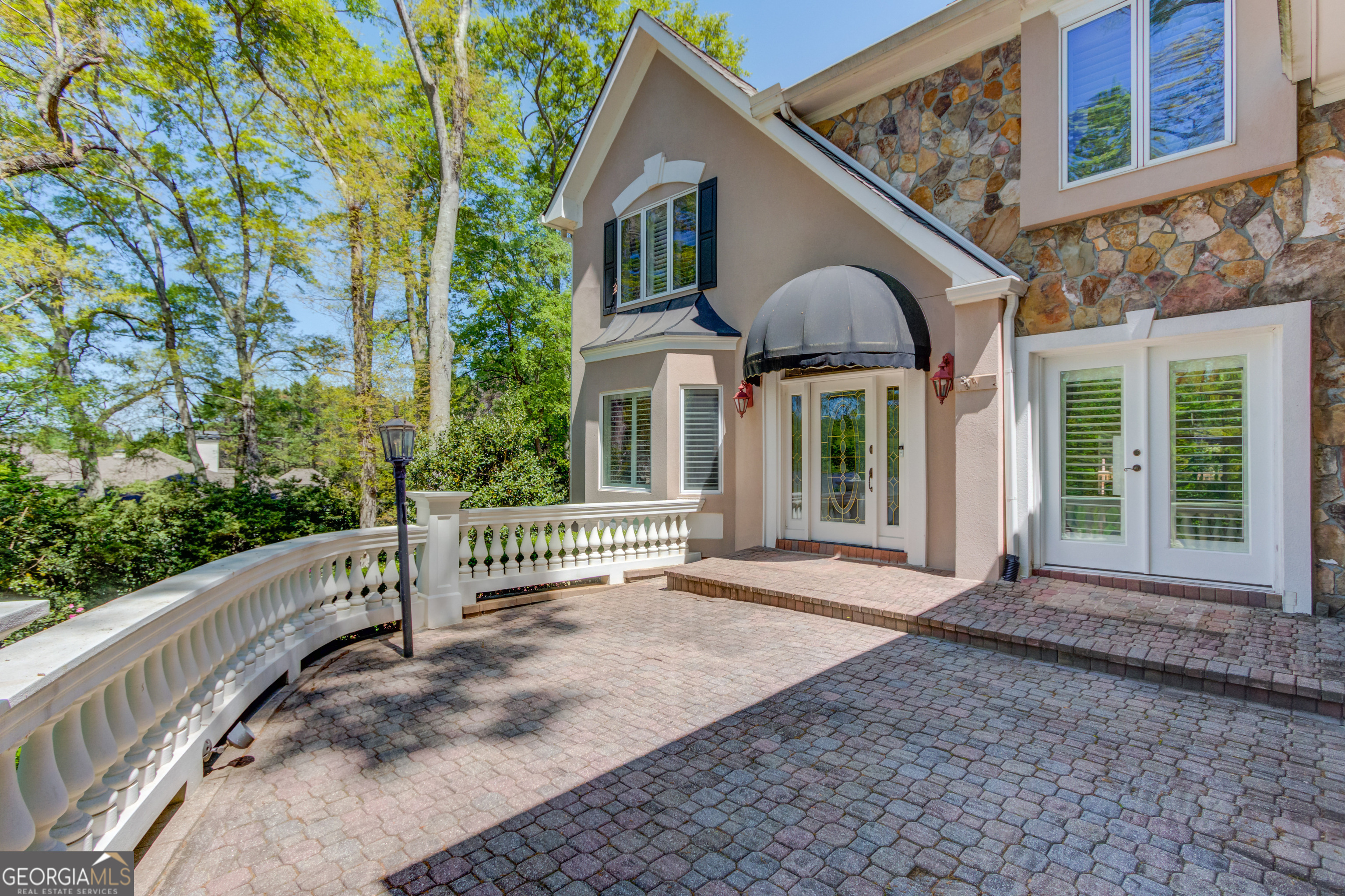 2043 Burgundy DR
