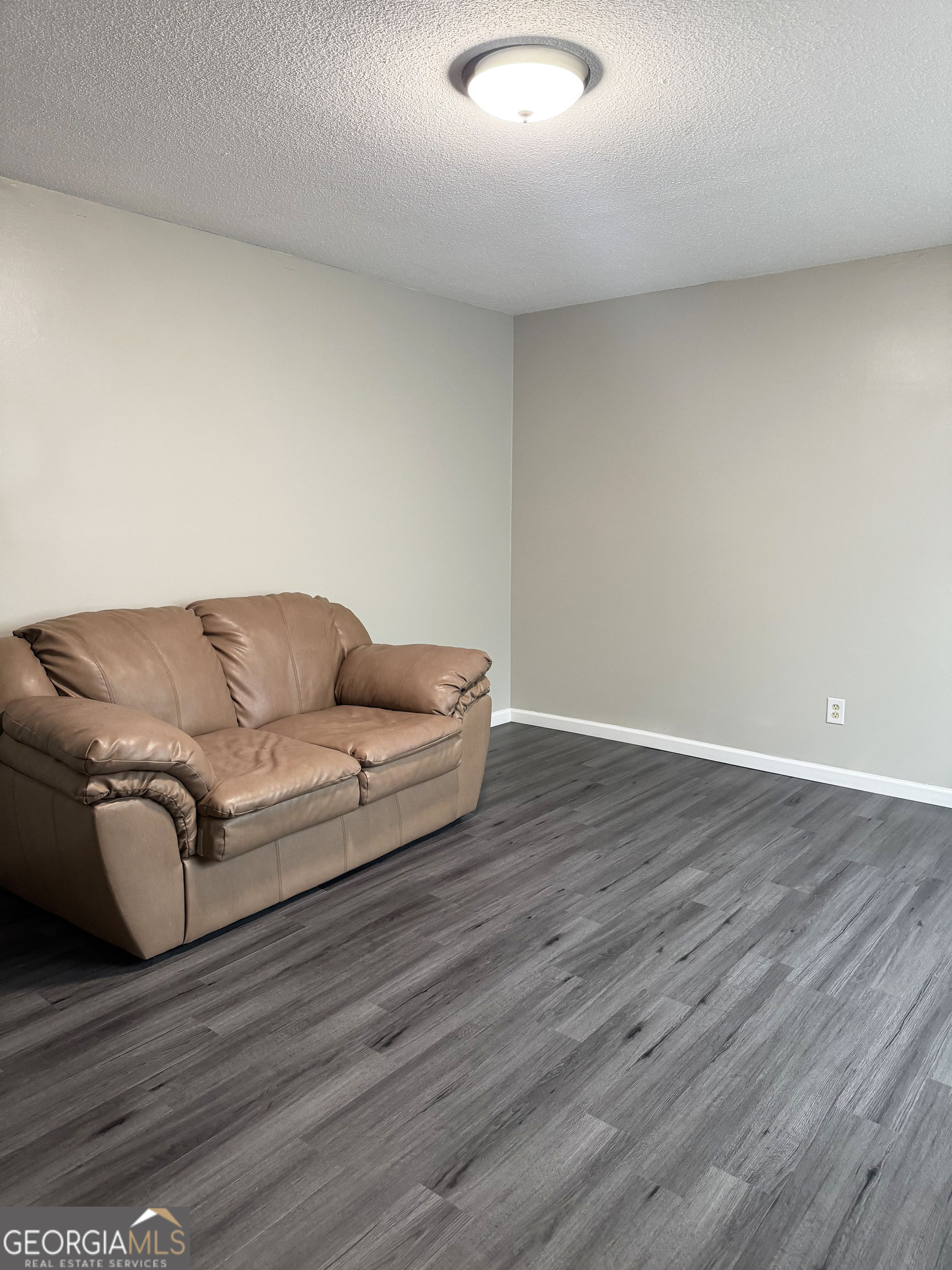 599 Cherry LN
