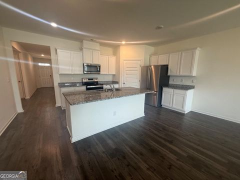 215 Barnyard WAY Perry GA 31069