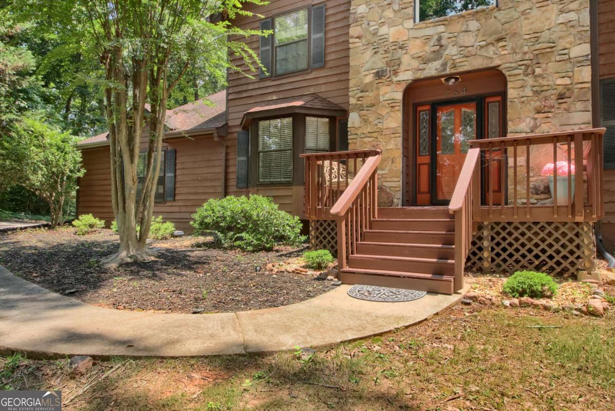 764 Post Road WAY