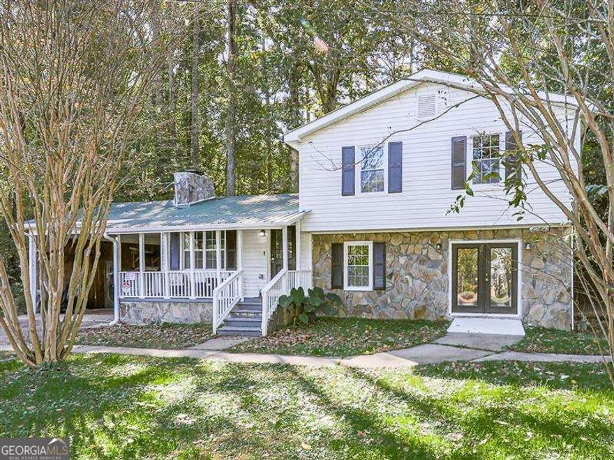 Welcome Home to 87 Jones Street located in the friendly Blue Ridge Mountain town of Jasper, Georgia.  This NO HOA home is located within walking distance of downtown amenities, including shops, restaurants, parks and more.  Freshly updated in 2024, this home has new flooring throughout, crown molding, fresh paint, recessed lighting, open concept plan, kitchen update with island, gray cabinets, granite countertops and newer appliances.      Offering 4 Bedrooms and 2 Bathrooms, the spacious Primary Suite is located on the lower level of this wonderful tri-level home, which is accessible from the front sidewalk.  The large Laundry Room and additional flex space are also on the lower level.  Upstairs offers 3 bedrooms and aa spacious bathroom with tub/shower combo.  The Main level shows off an open concept layout with a bonus room flex space to be a dining room, office, gaming area, or playroom for the kids.    Outside provides an expansive side yard, creek, lush landscape, and mature tree privacy.  Relax on the serene front porch inhaling the fresh mountain air.  Located in the heart of Jasper, don't miss out on making this wonderful solid, good-boned home yours.  Schedule a showing TODAY!