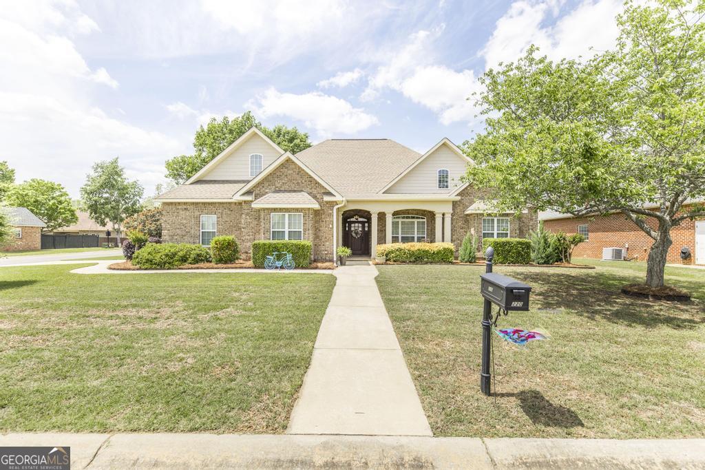 220 Norfolk CIR
