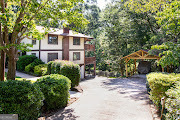 4605 Pine LN