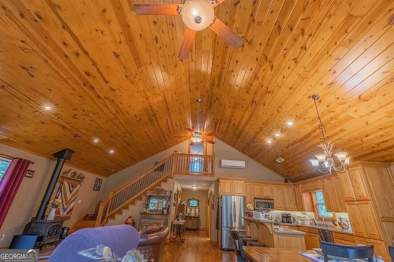 599 Meadow Brook LN