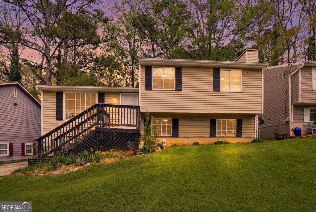 Photo of 2080 Countydown Lane, Stone Mountain, GA 30088 (MLS # 10724426)