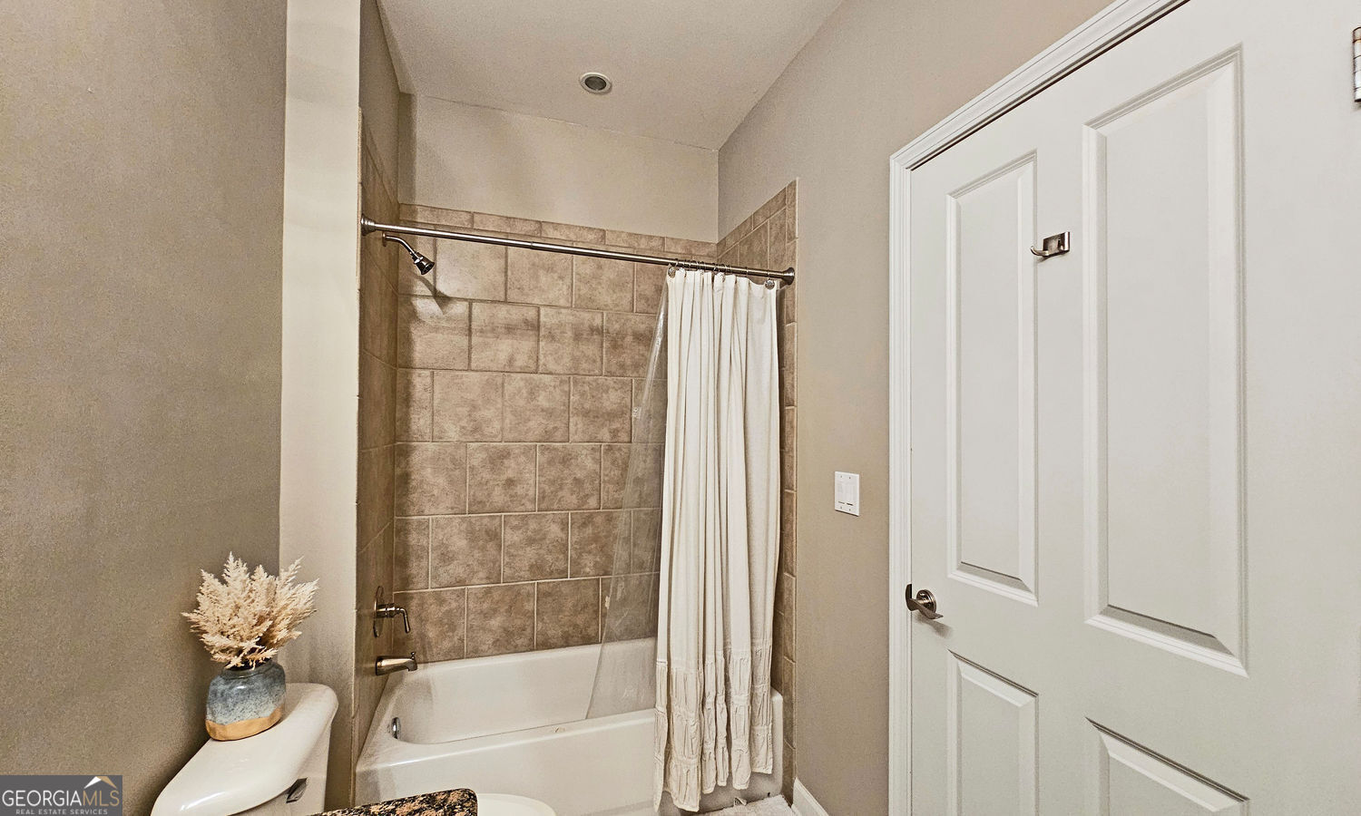 Atlanta, Georgia 30319, United States, 2 Bedrooms Bedrooms, ,3 BathroomsBathrooms,Residential,Active,88099