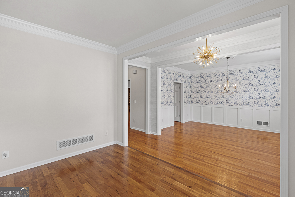 5807 Peacock LN