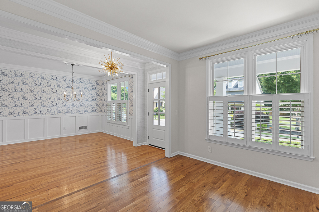 5807 Peacock LN