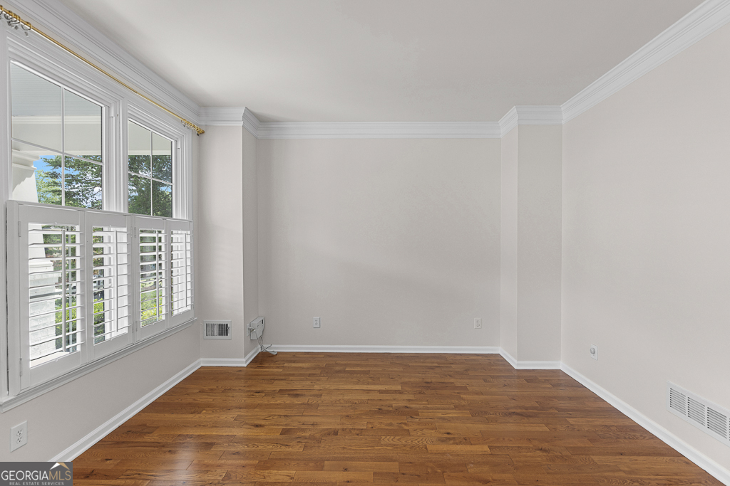 5807 Peacock LN