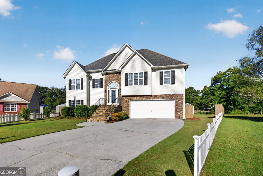 Photo of 108 Summerfield Way NE, Calhoun, GA 30701 (MLS # 10875554)