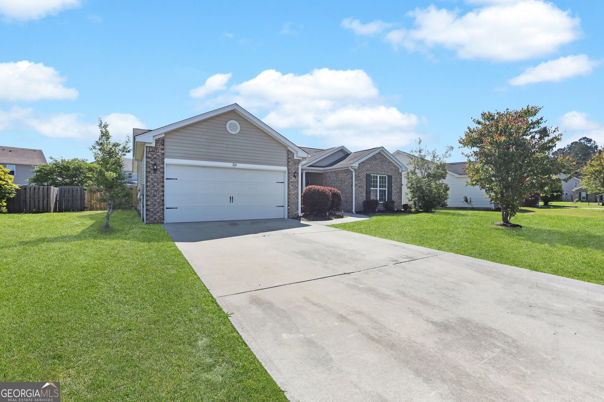 218 Willow Point LN