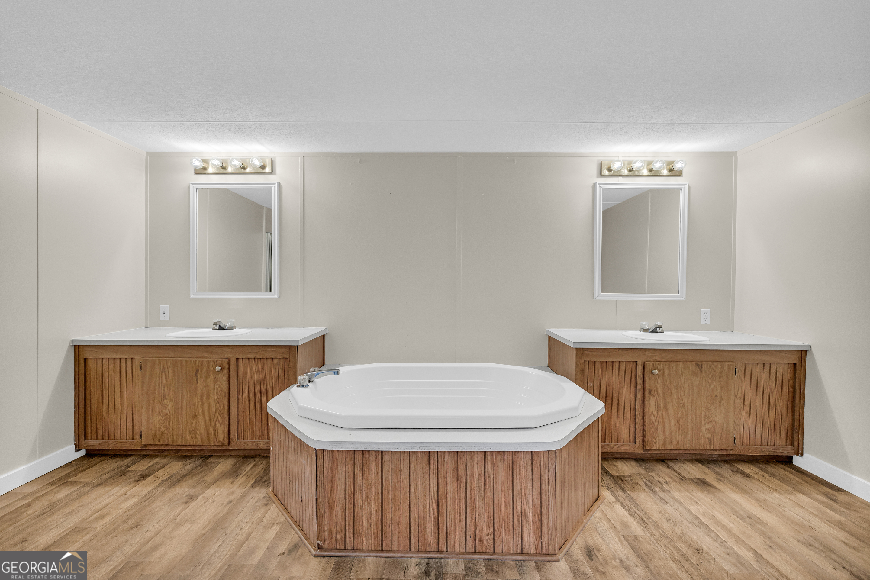 Lavonia, Georgia 30553, United States, 3 Bedrooms Bedrooms, ,2 BathroomsBathrooms,Residential,Active,152666