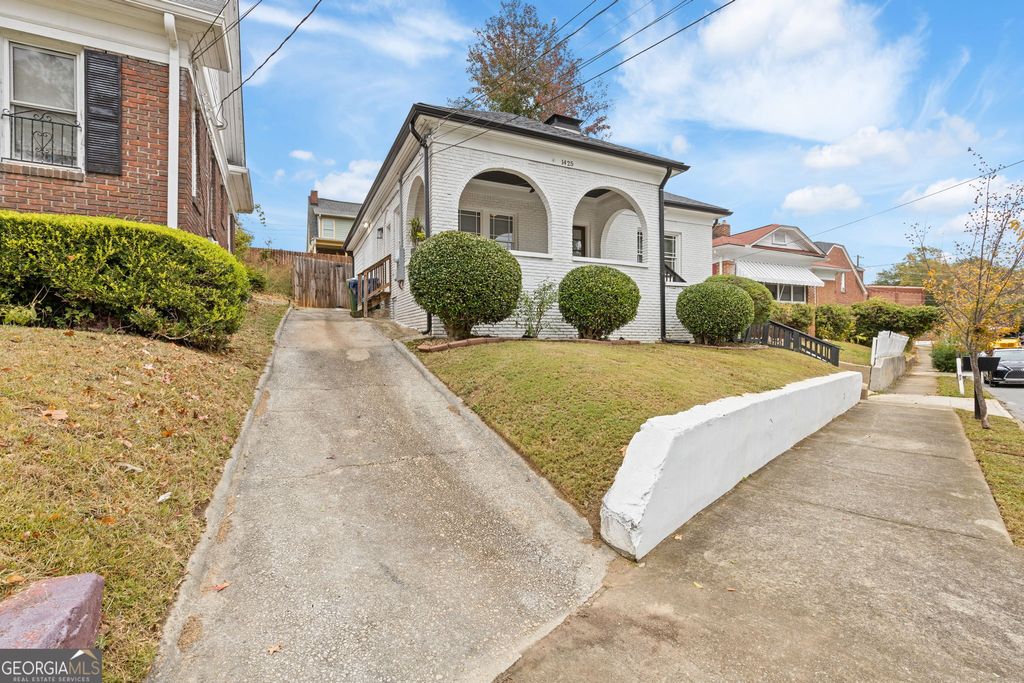 Photo of 1425 Oglethorpe Avenue SW, Atlanta, GA 30310 (MLS # 10724884)