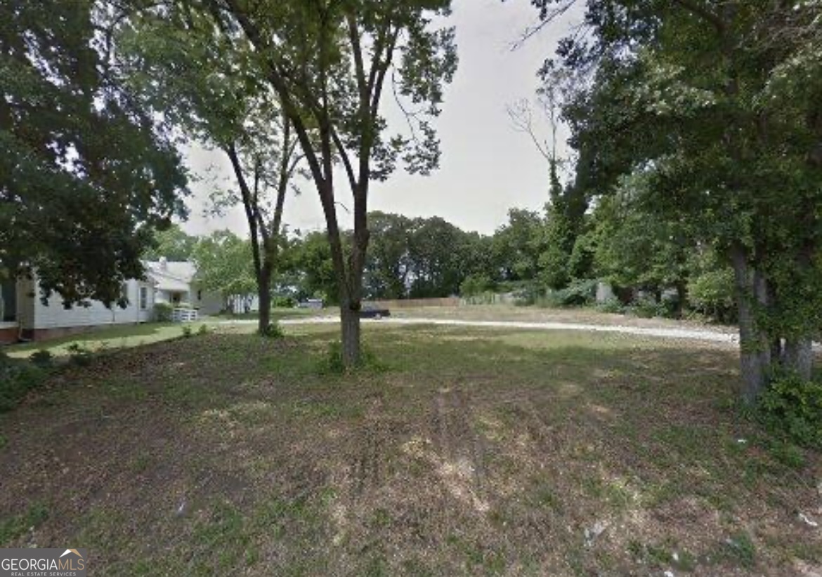 Do not miss the excellent opportunity to build on this lot in beautiful old town Conyers near several walking paths. The lot is very convenient to Interstate 20, The Mall at Stonecrest, major travel routes, lots of shopping and dining choices and every amenity. Public water, power, natural gas, and cable/ internet are all available..