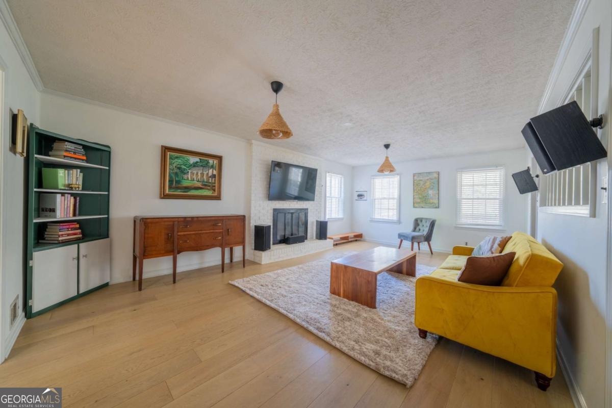 4354 Riverside DR SW