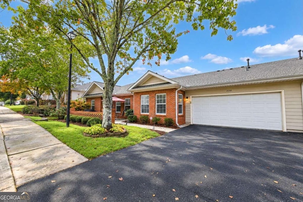 Photo of 229 Villa Park Circle, Stone Mountain, GA 30087 (MLS # 10867629)