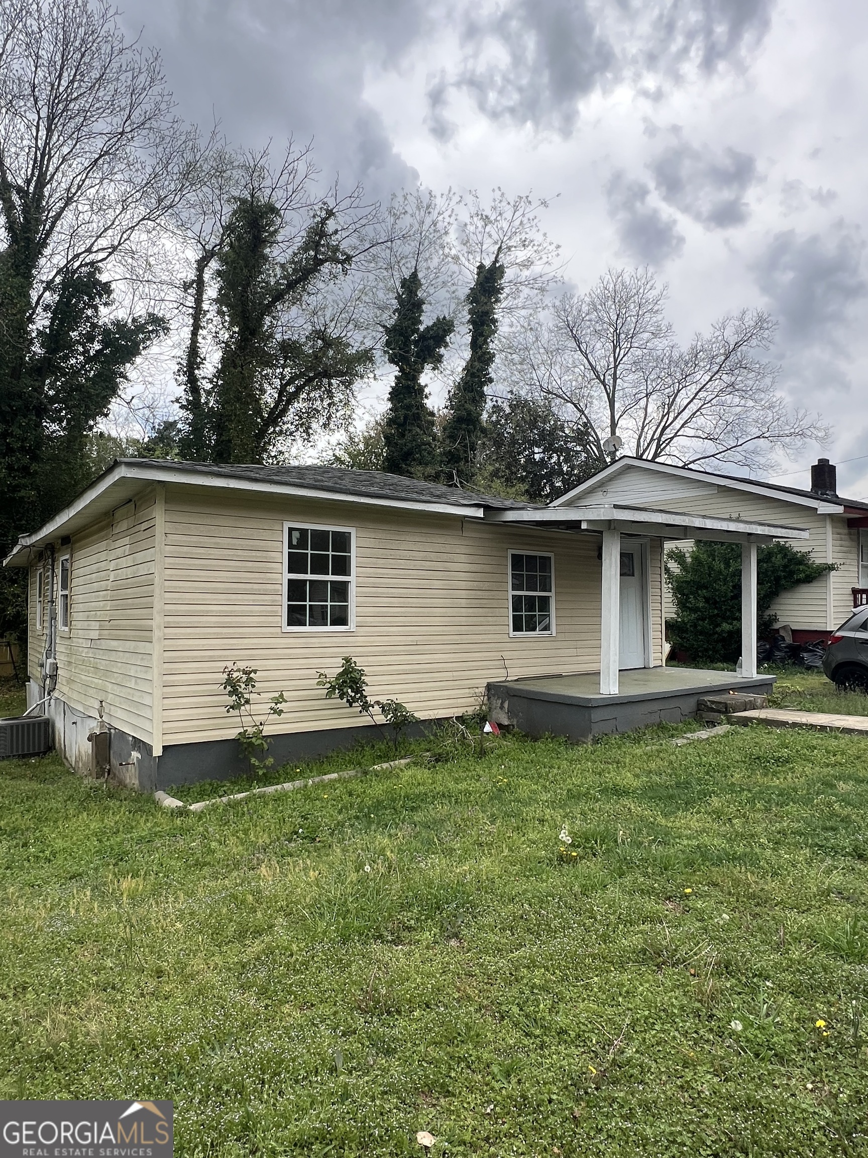 1068 Mill ST SE