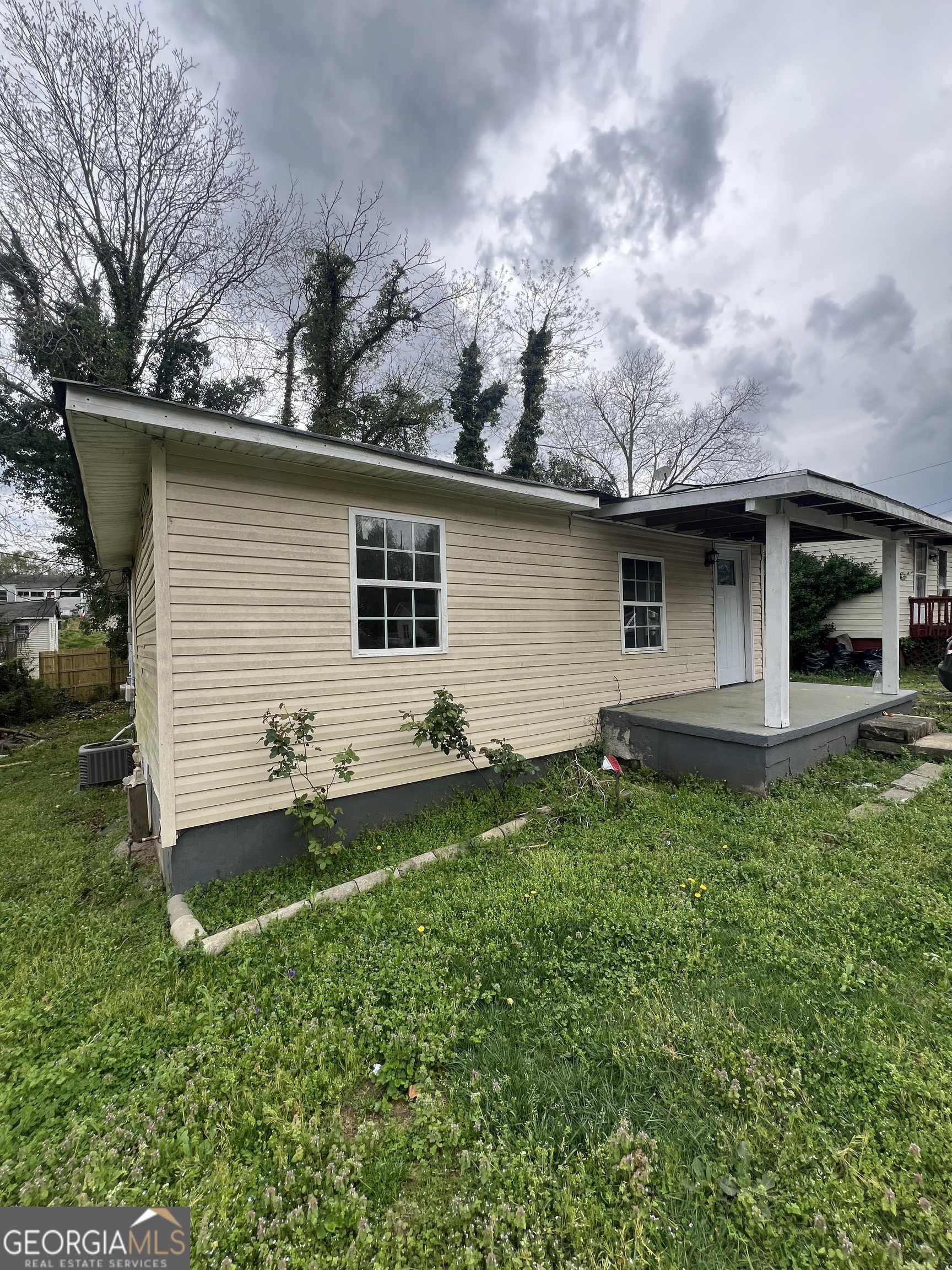 1068 Mill ST SE