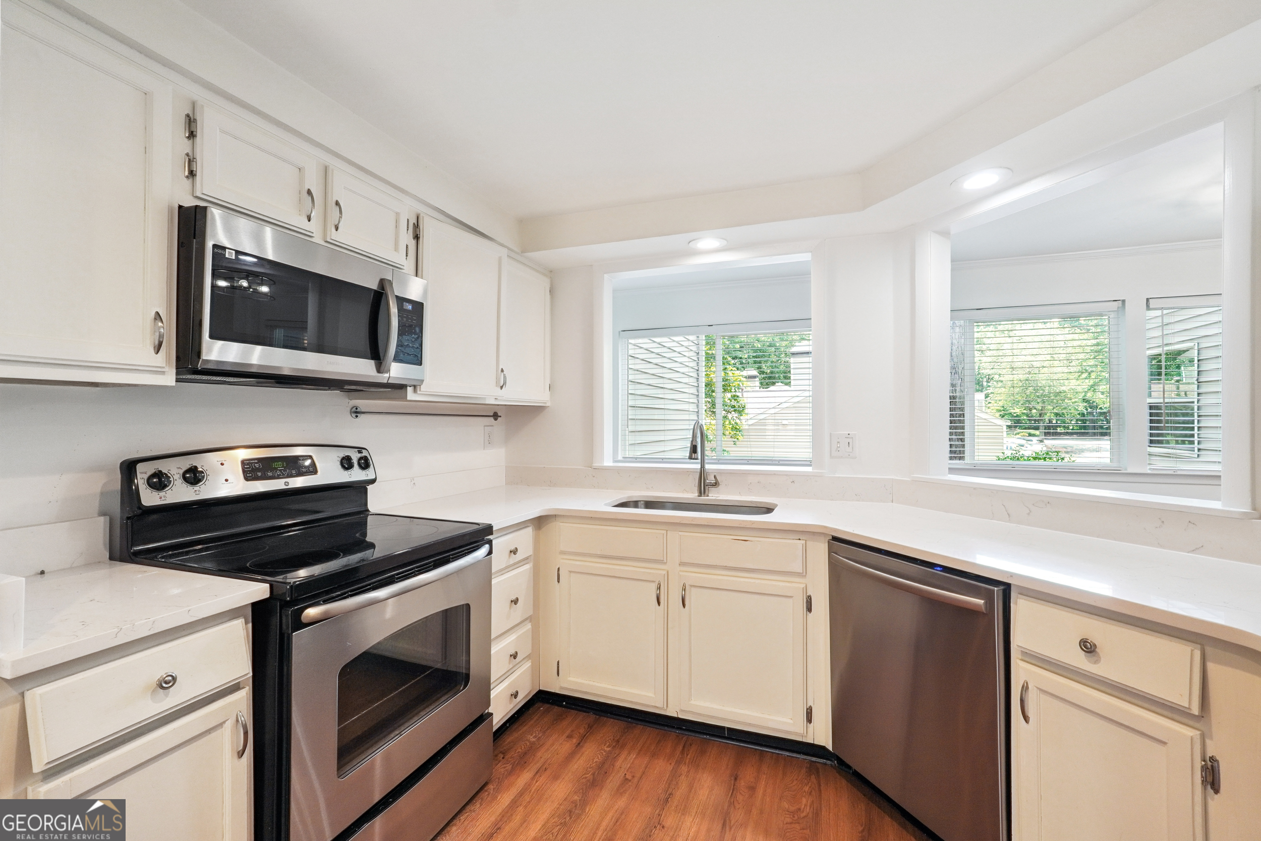 30 Dunwoody Springs DR