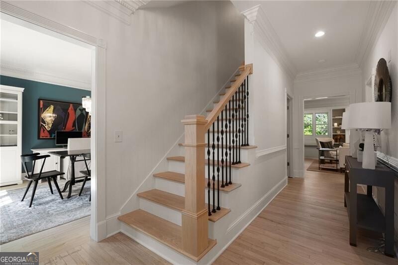 1533 Barrington CT NW