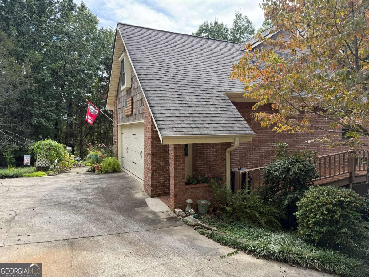 76 Remington LN
