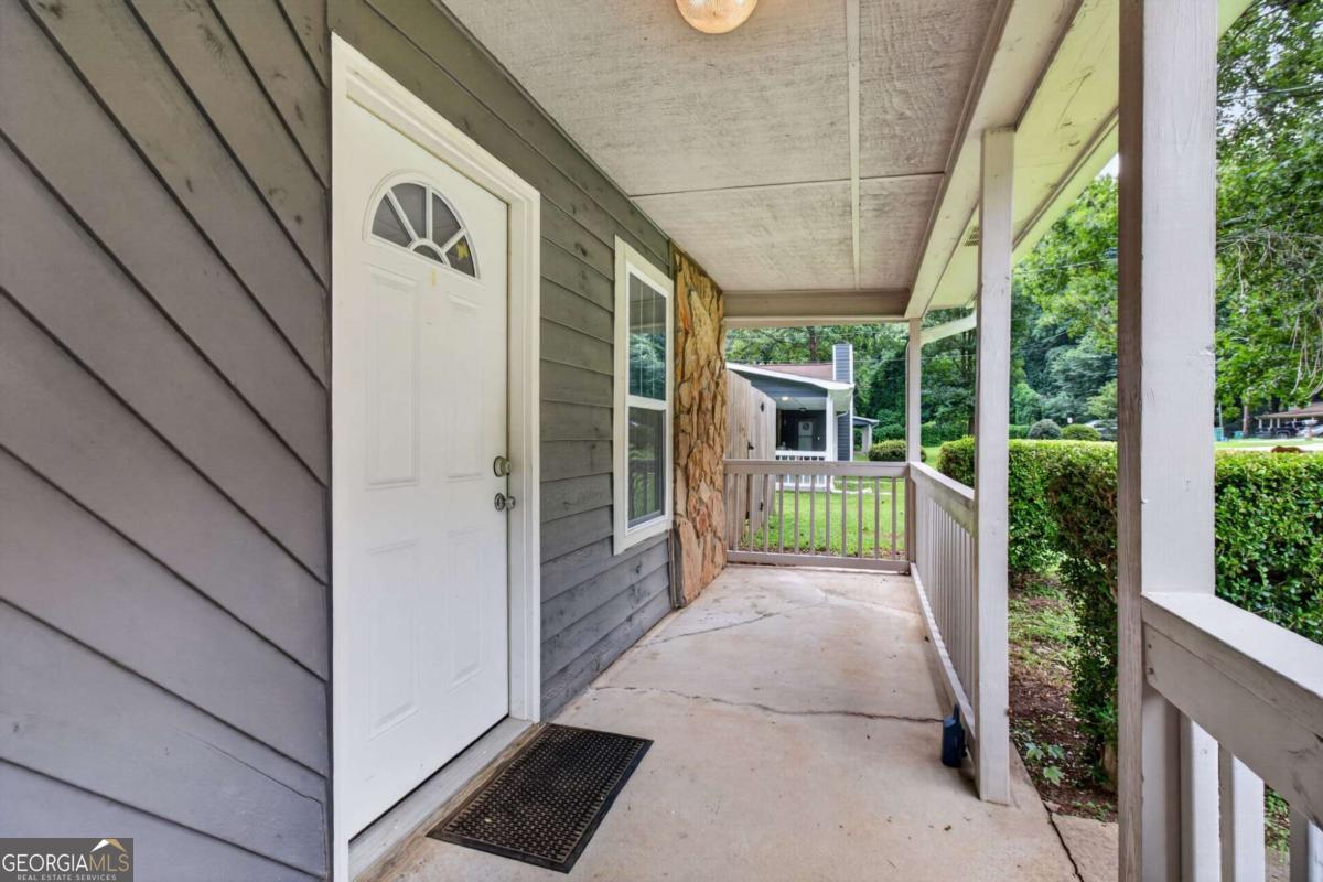 2141 Valley Oaks DR SE