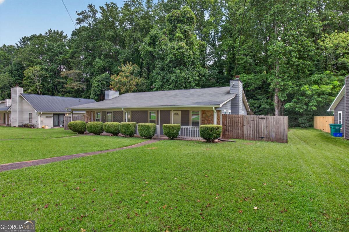 2141 Valley Oaks DR SE