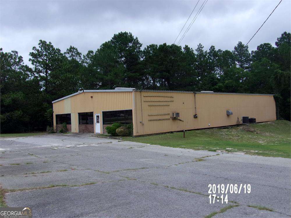 2.24 acres located on one of the busiest roads in Statesboro! The property borders GSU campus and can be accessed from two different locations, Highway 301(South Main) and Old Register Road. 6,000 sq ft building with large storage room and bay doors and plenty of space for parking. Thousands drive by this location daily and the high foot traffic and close proximity to multiple, student apartment complexes makes this property a perfect spot for a retail or restaurant type business.