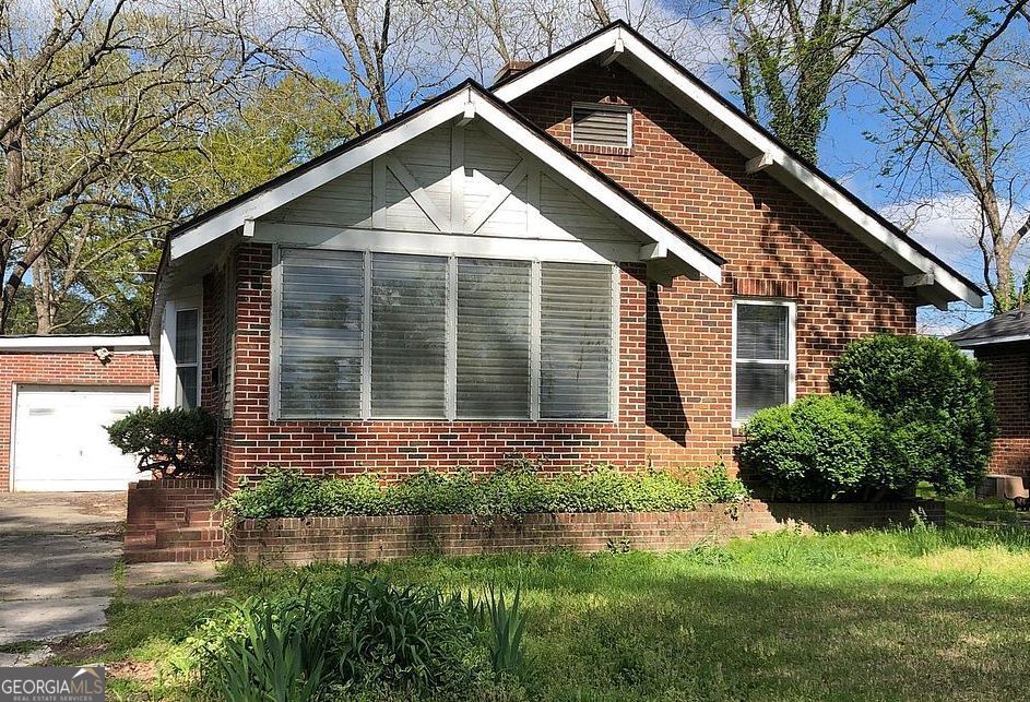 North Rome: 2 bedroom 1 bath house Includes stove, washer/dryer hook-ups. House has central HVAC & uses gas. One car garage. No pets. Storm shelter not for storage, items may get damp. **All applications are to be submitted through our website- https://www.hardyrealtyrentals.com/vacancies