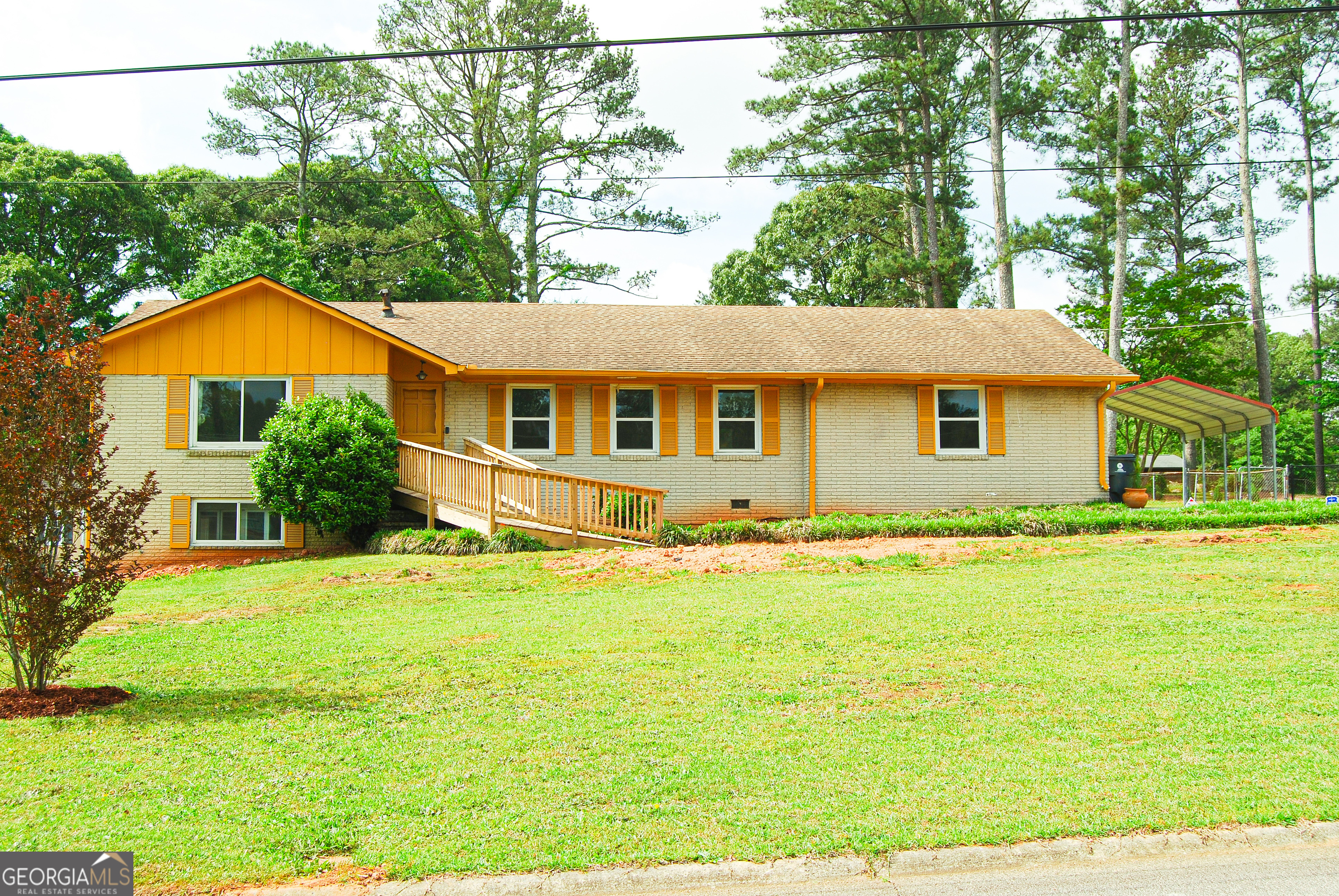 1584 Hebron LN