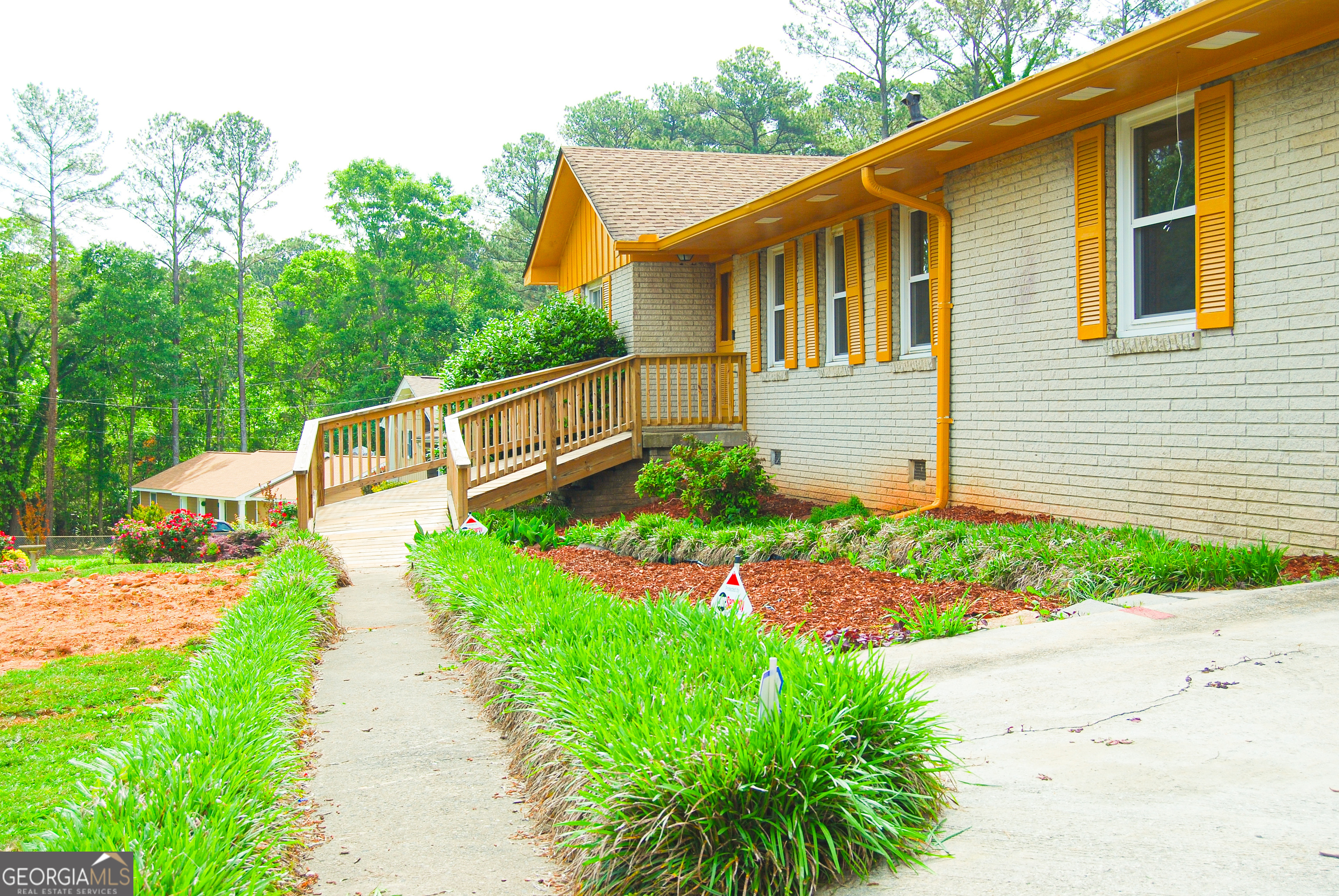 1584 Hebron LN