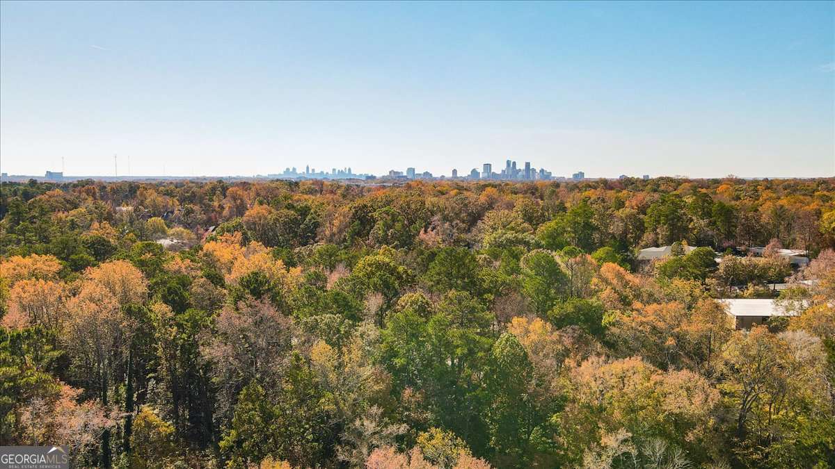 3283 Stratfield DR NE