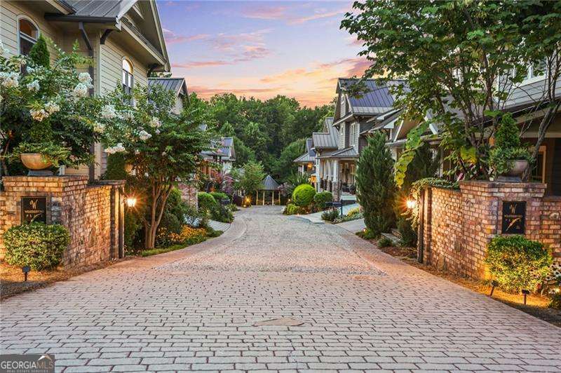 Weatherford Place / Historic Roswell - Residential