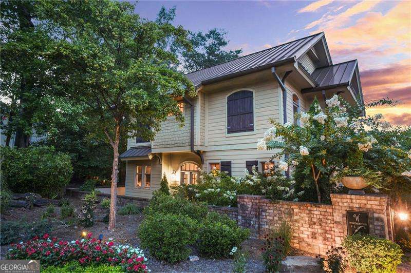 Weatherford Place / Historic Roswell - Residential