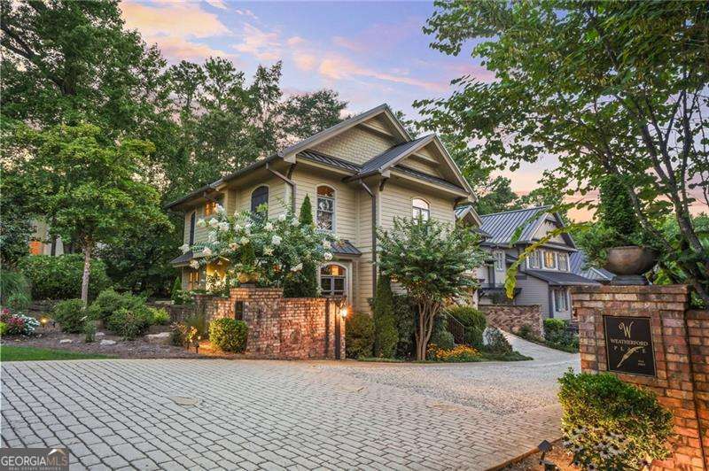 Weatherford Place / Historic Roswell - Residential