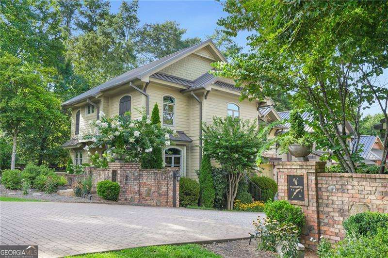 Weatherford Place / Historic Roswell - Residential