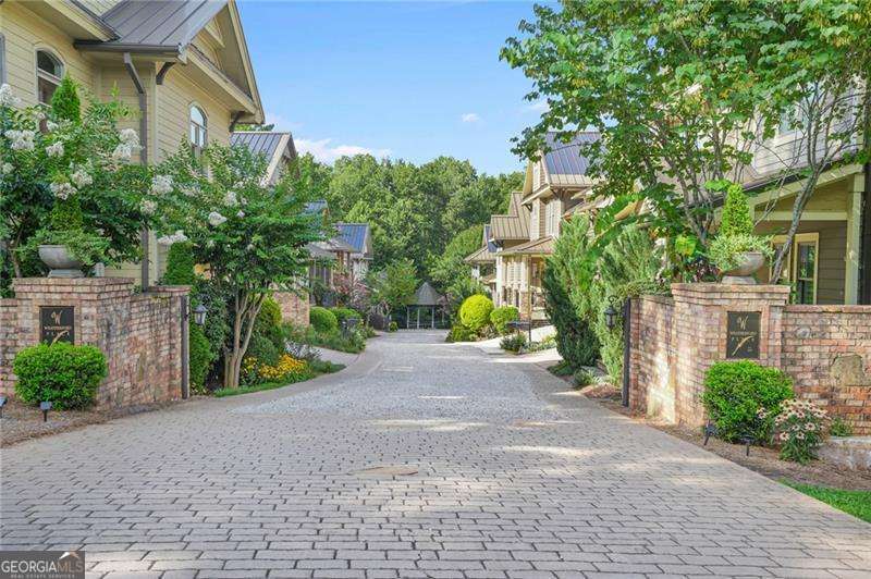 Weatherford Place / Historic Roswell - Residential