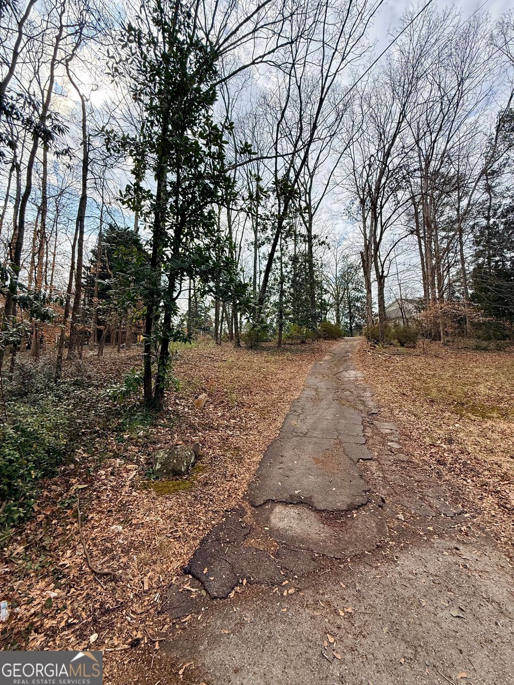 Photo of 988 Somerset Drive NW, Atlanta, GA 30327 (MLS # 10694801)