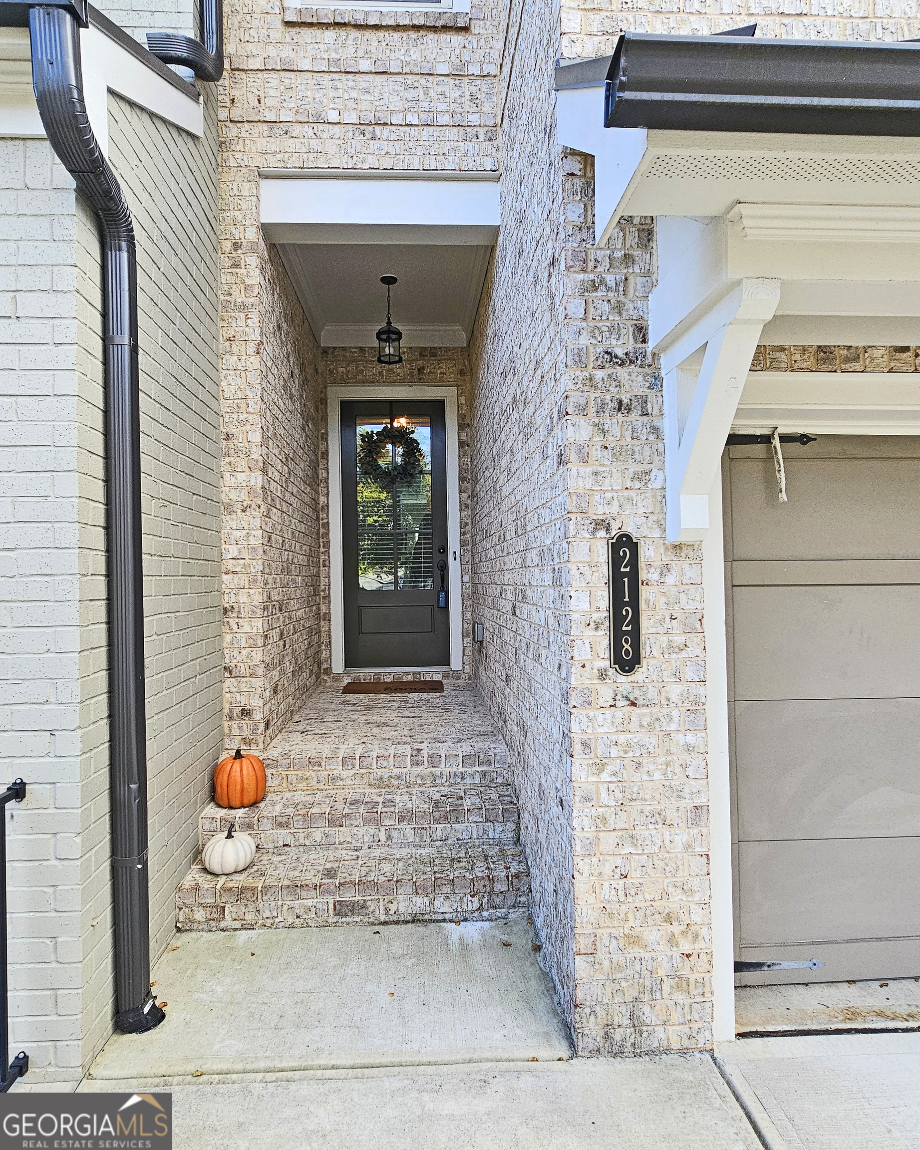 2128 Sonoma DR SE