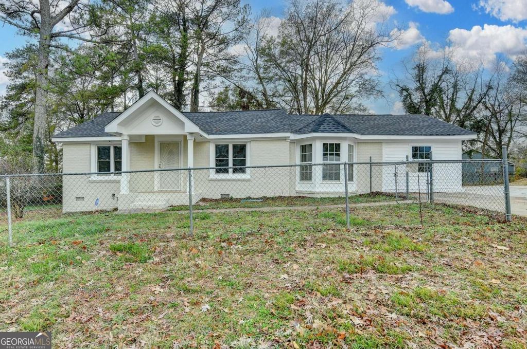 Photo of 574 Glendale Road, Scottdale, GA 30079 (MLS # 10657503)