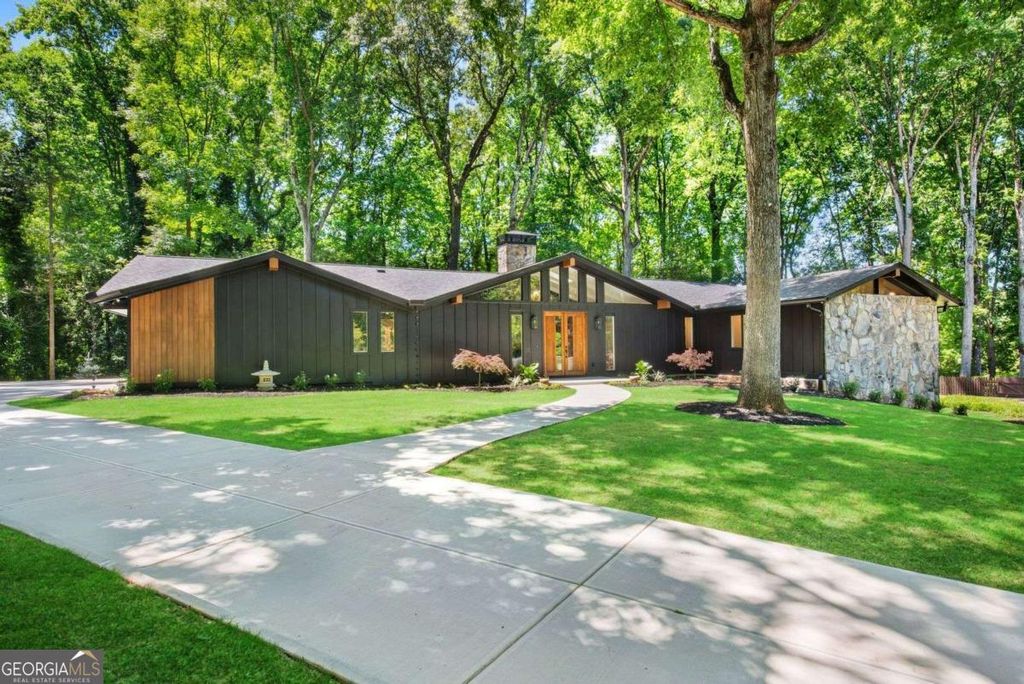 Photo of 144 Gant Quarters Lane, Marietta, GA 30068 (MLS # 10766939)