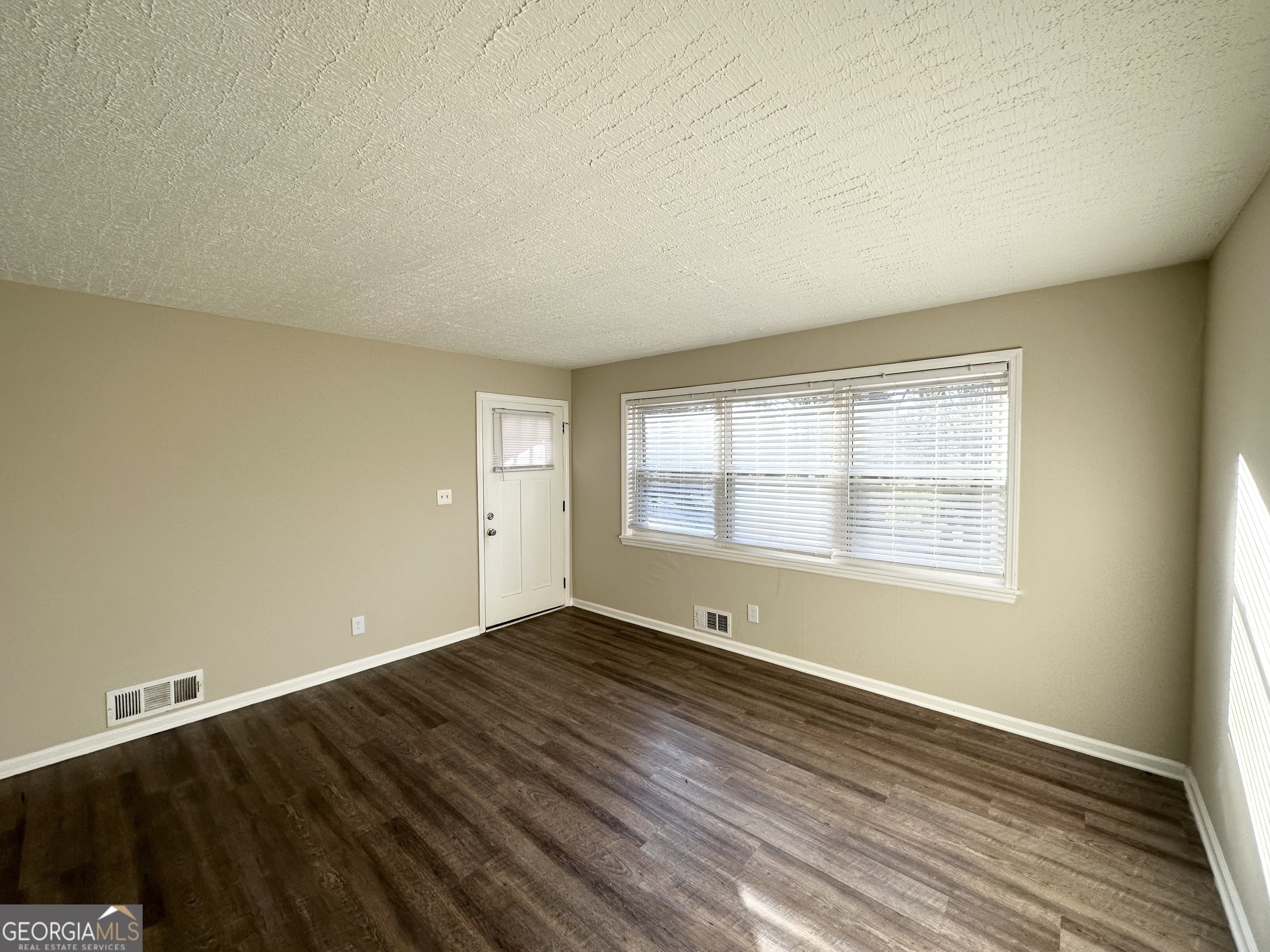 60 Oak DR SW