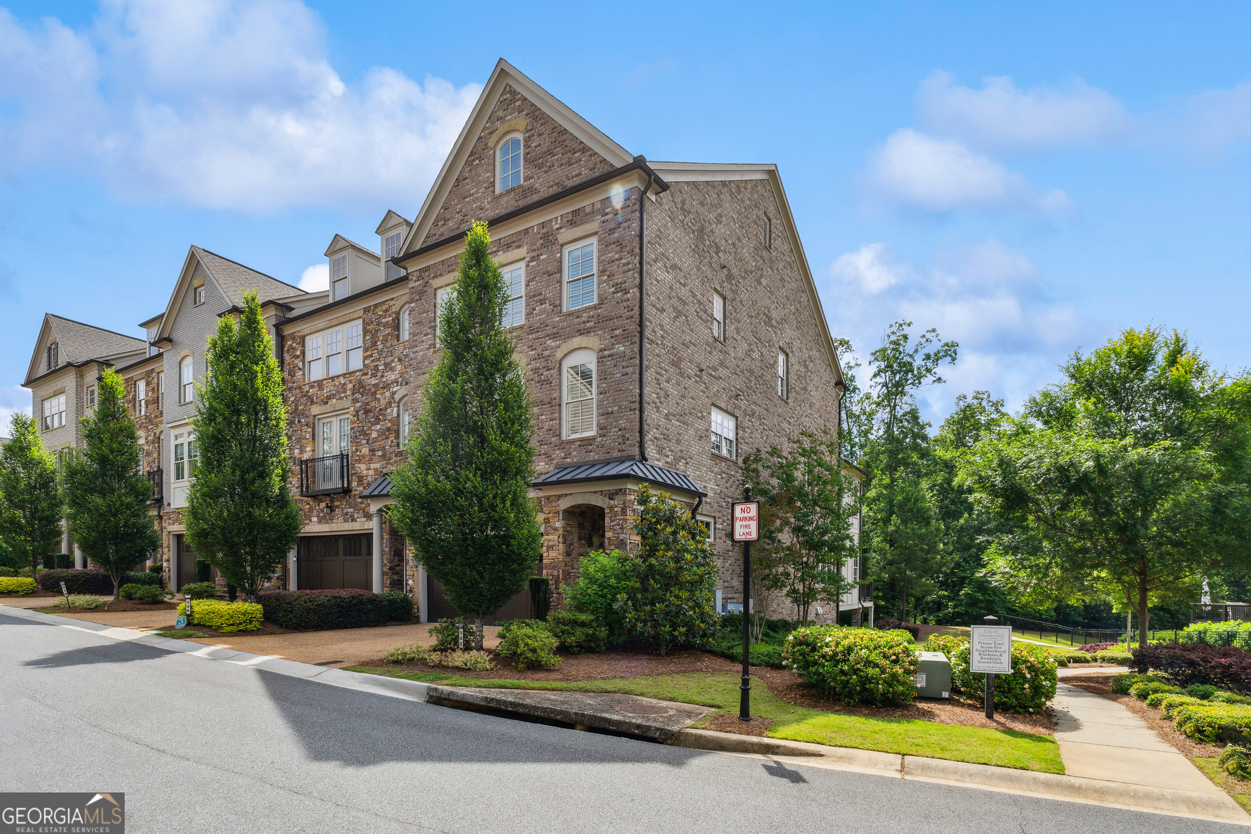 502 Abbington River LN