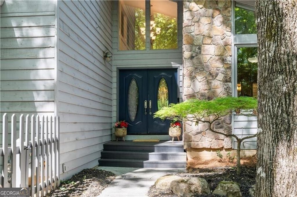 Photo of 115 Lakeview Ridge E, Roswell, GA 30076 (MLS # 10738329)