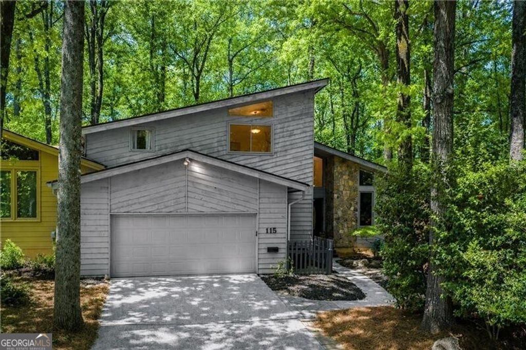 Photo of 115 Lakeview Ridge E, Roswell, GA 30076 (MLS # 10738329)