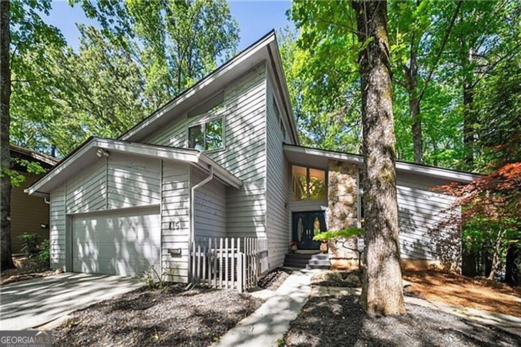 Photo of 115 Lakeview Ridge E, Roswell, GA 30076 (MLS # 10738329)